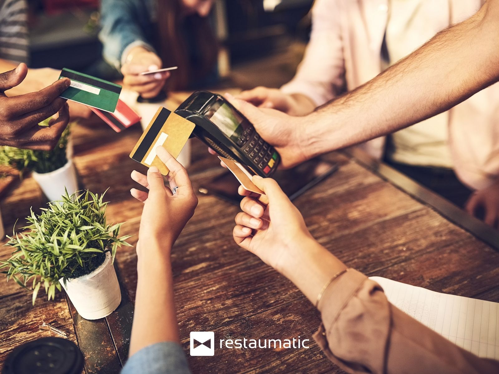 Dzielenie rachunku w restauracji.