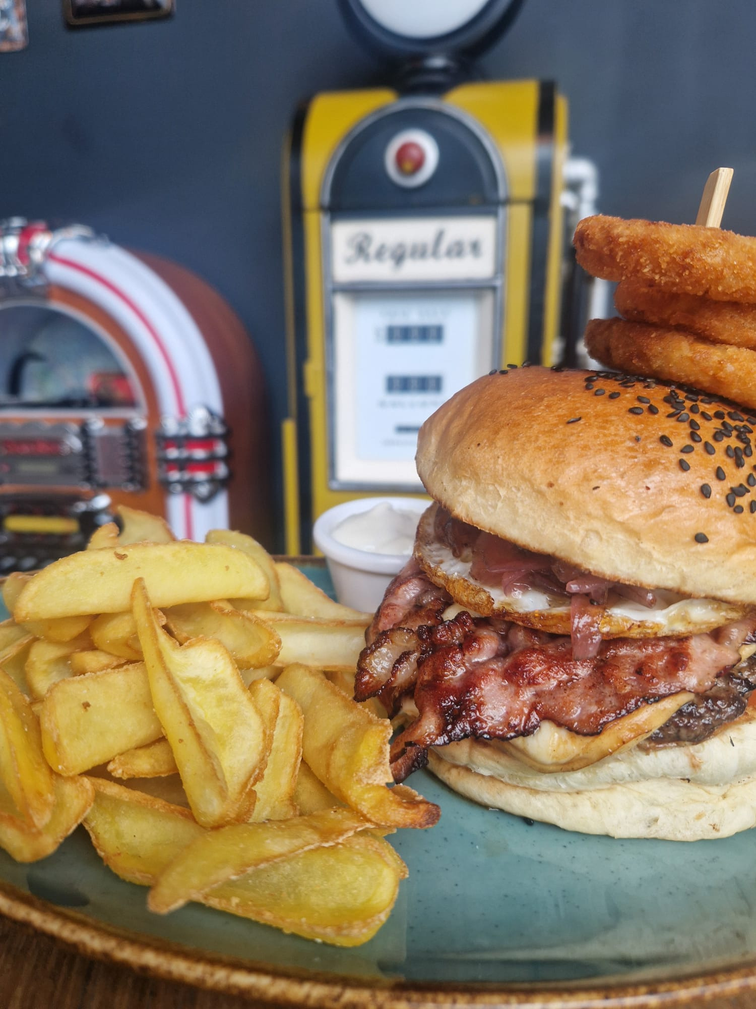 Montana burger single