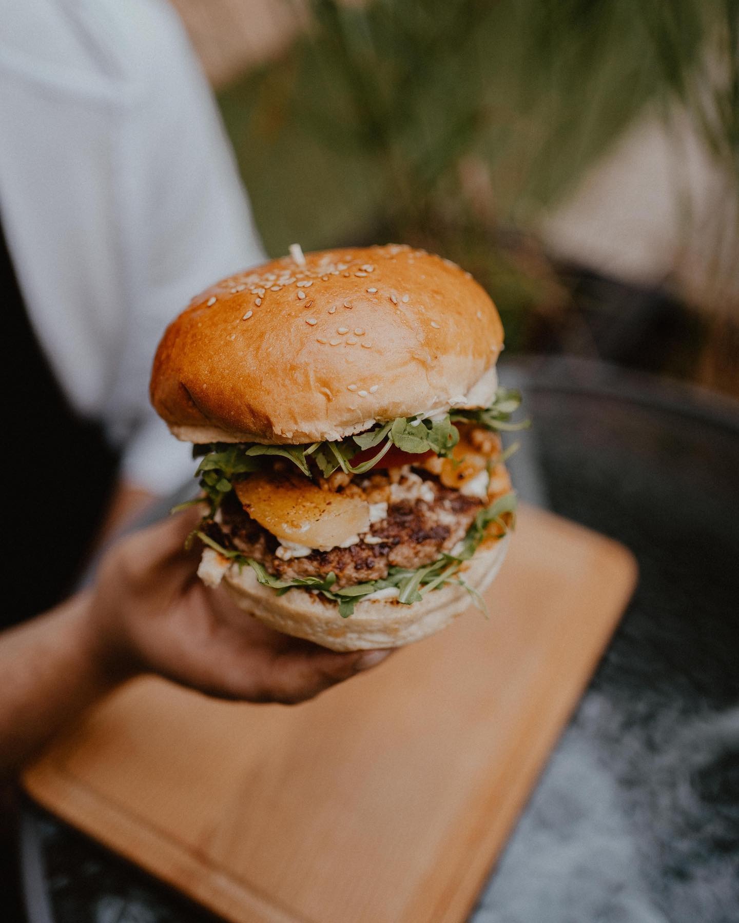 Pyszne jedzenie w Opolu na dowóz to na przykład burgery z Tak Robimy Pastrami.