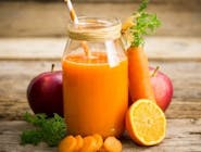 Świeżo wyciskany sok z marchewki, pomarańczy, jabłka 250 ml