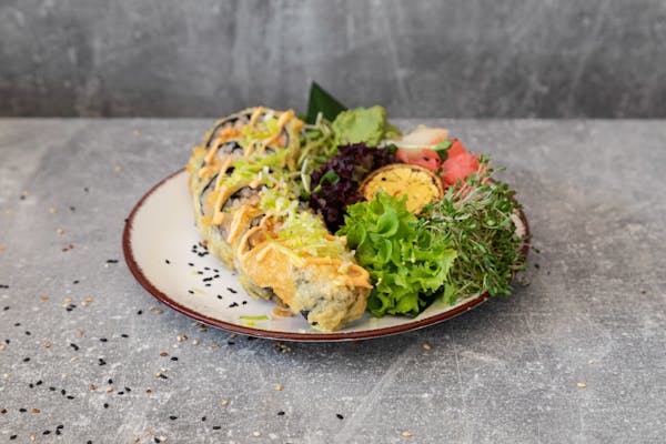 Whole salmon tartare in tempura