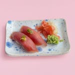 16. nigiri surowy łosoś + kizami wasabi