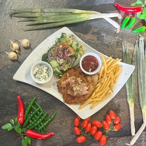 KOTLET SCHABOWY Z BOCZKIEM I CEBULKĄ