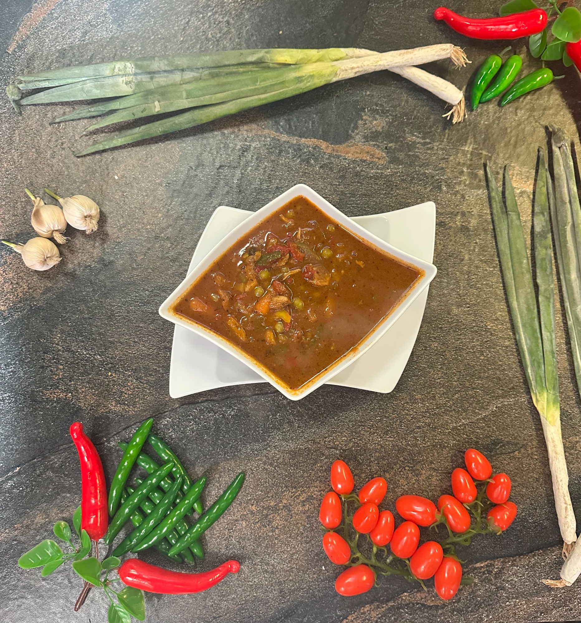 ZUPA GULASZOWA z bułką z pieca