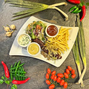 KIEŁBASA Z GRILLA Z CEBULKĄ