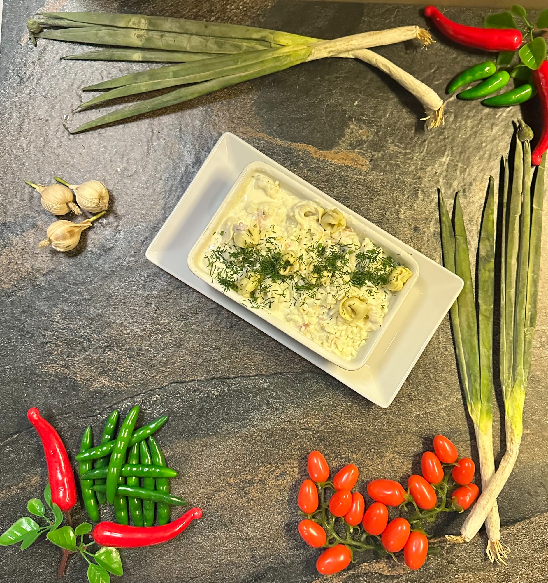 Pierożki tortellini carbonara