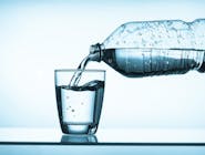Woda mineralna gazowana/niegazowana 0,5 (butelka )