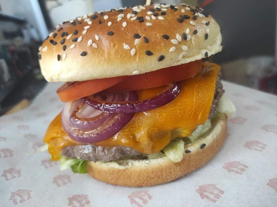 Przy dwóch burgerach, cola 0,5l za 1 zł