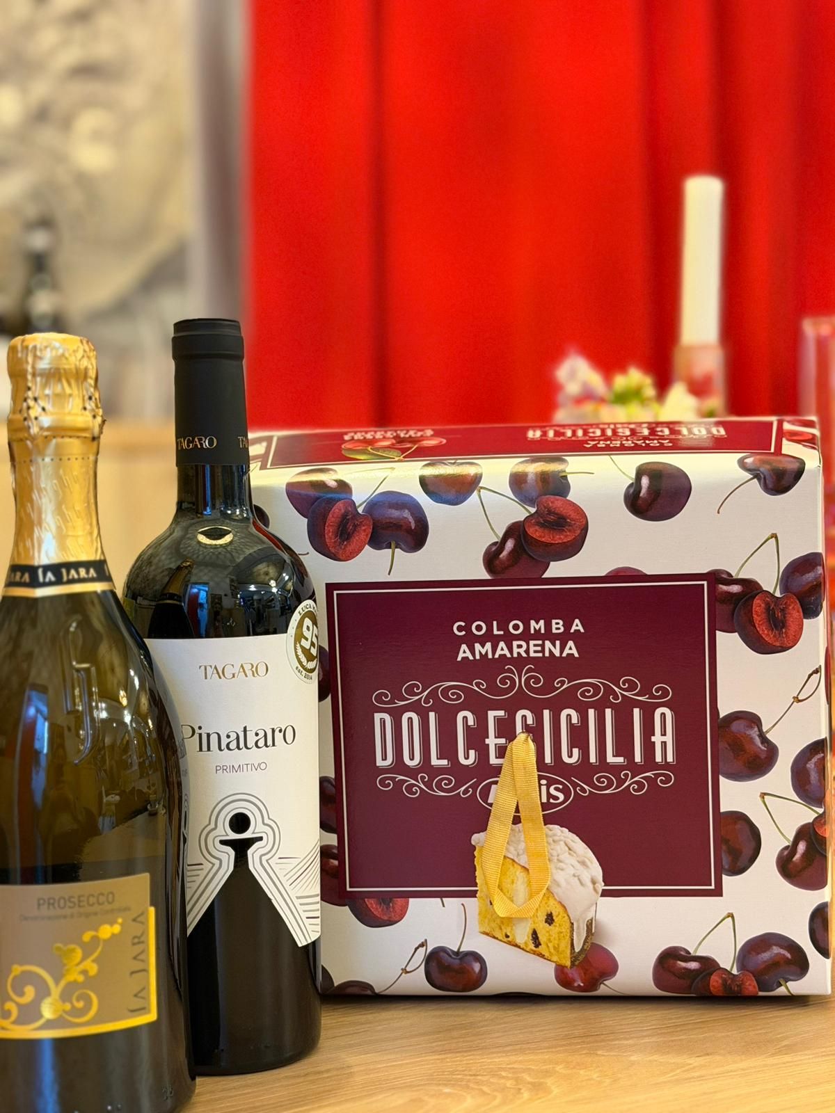 Colomba Dolcesicilia cu cremă de patiserie și amarena, alături de prosecco La Jara și vin roșu Pinataro