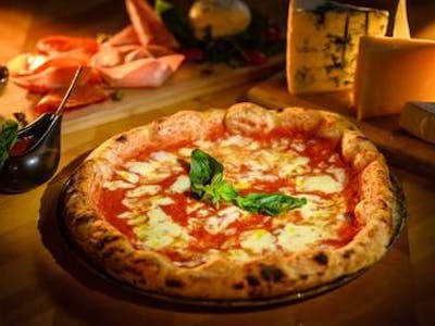 Pizza Regina Margherita