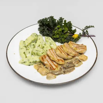 Polędwiczki z sosem grzybowym i kopytkami spinaci