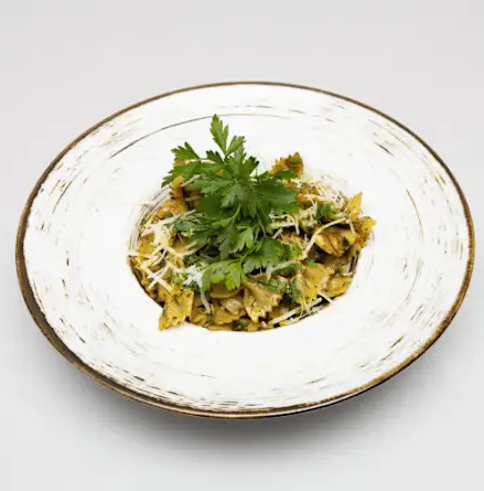 Farfalle z kurczakiem, grzybami i curry