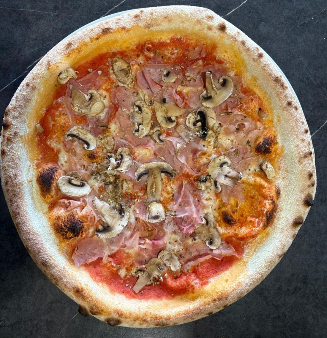 3. Prosciutto Funghi