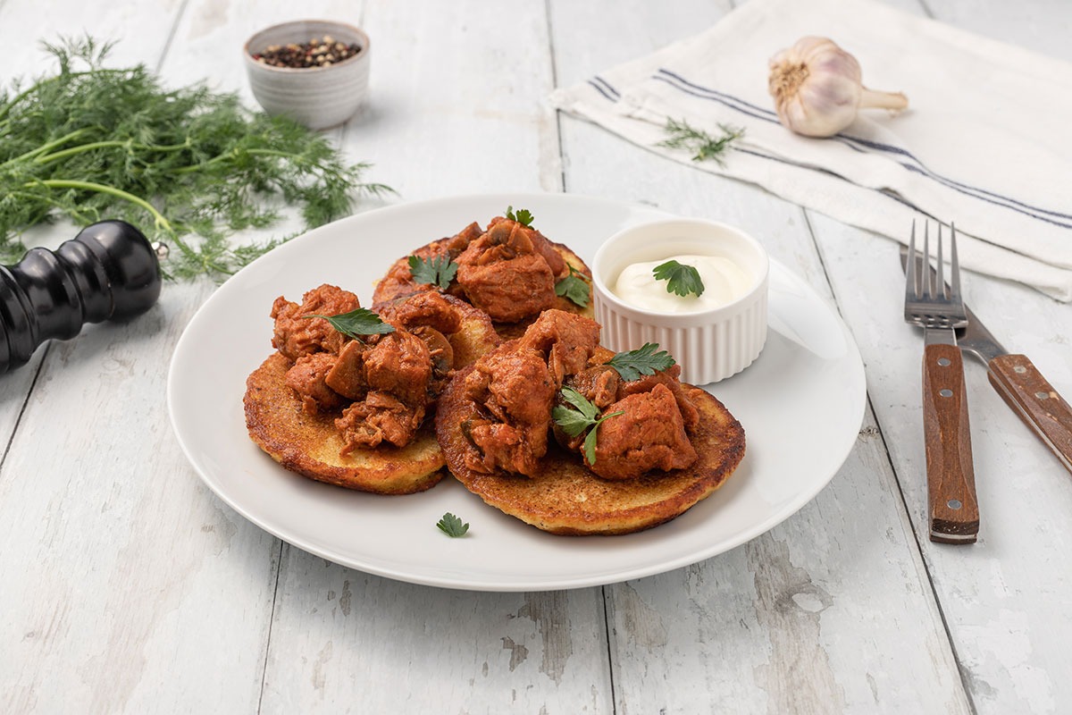 Placki ziemniaczane z gulaszem