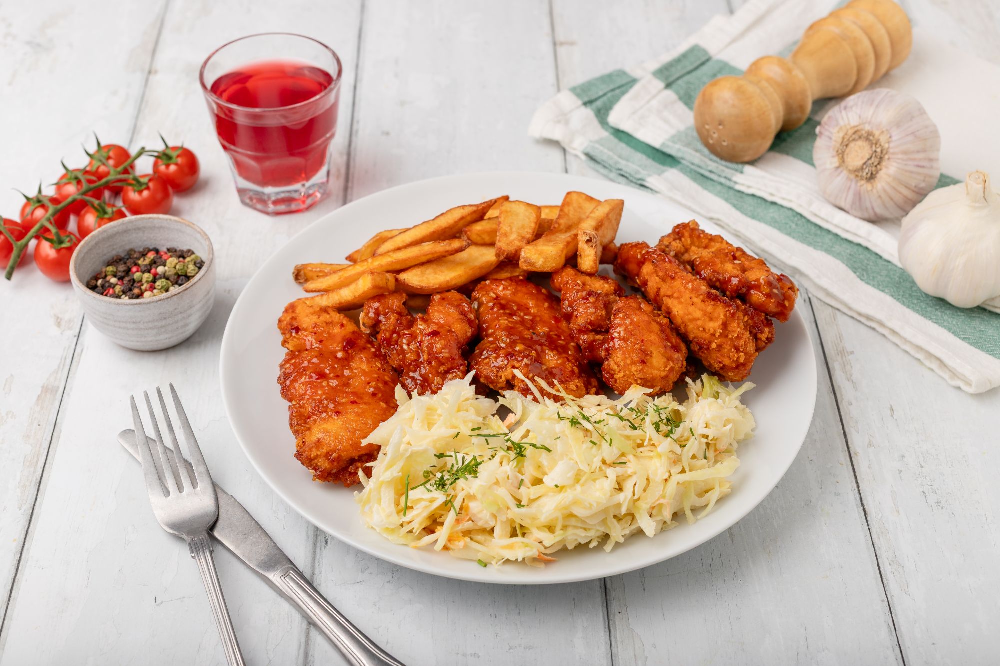 Stripsy z kurczaka w glazurze sweet chili mango z sezamem 