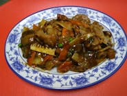 (82)Junetina sa bambusom i kineskim gljivama / Beef with bamboo and mushrooms