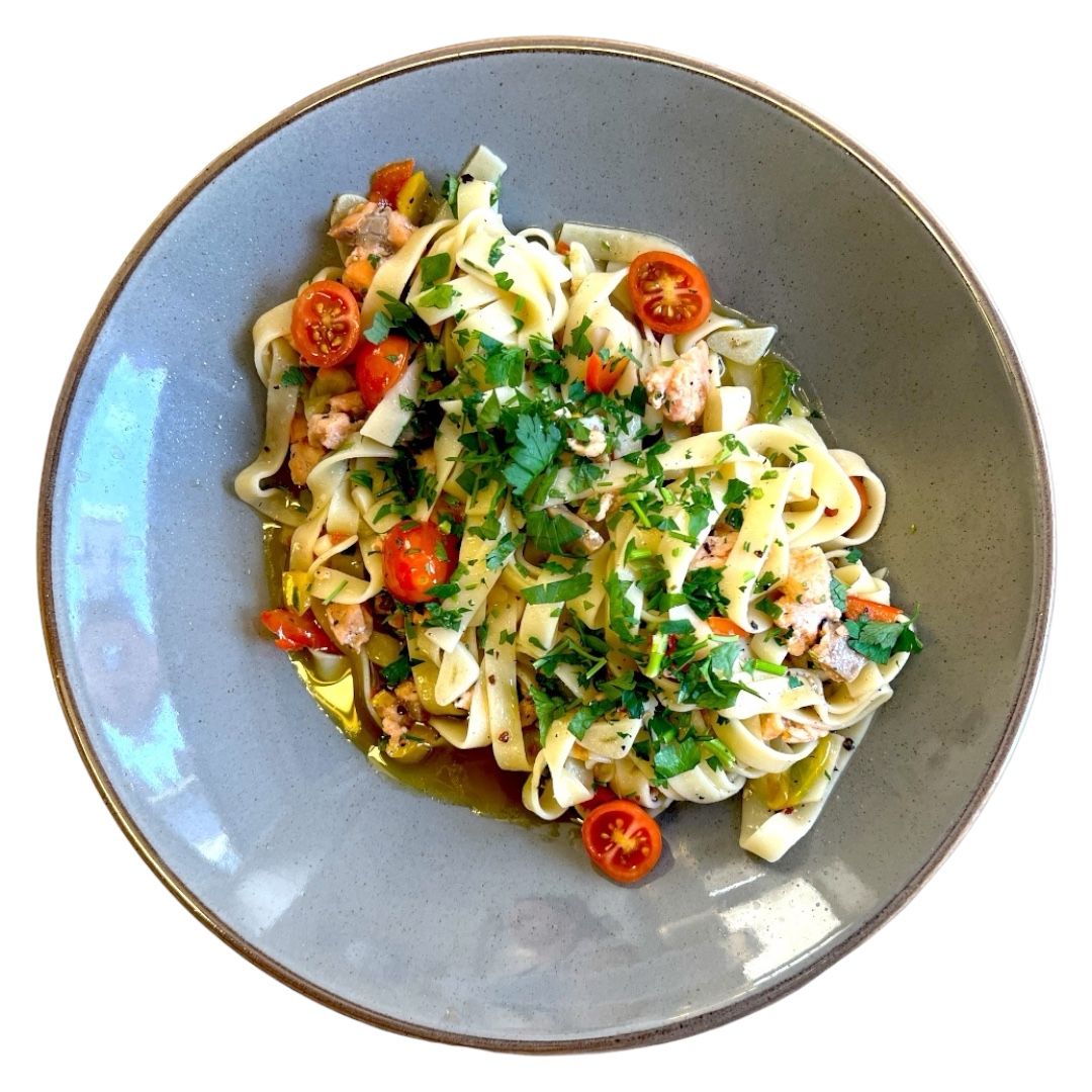  Makaron Aglio e olio z łososiem