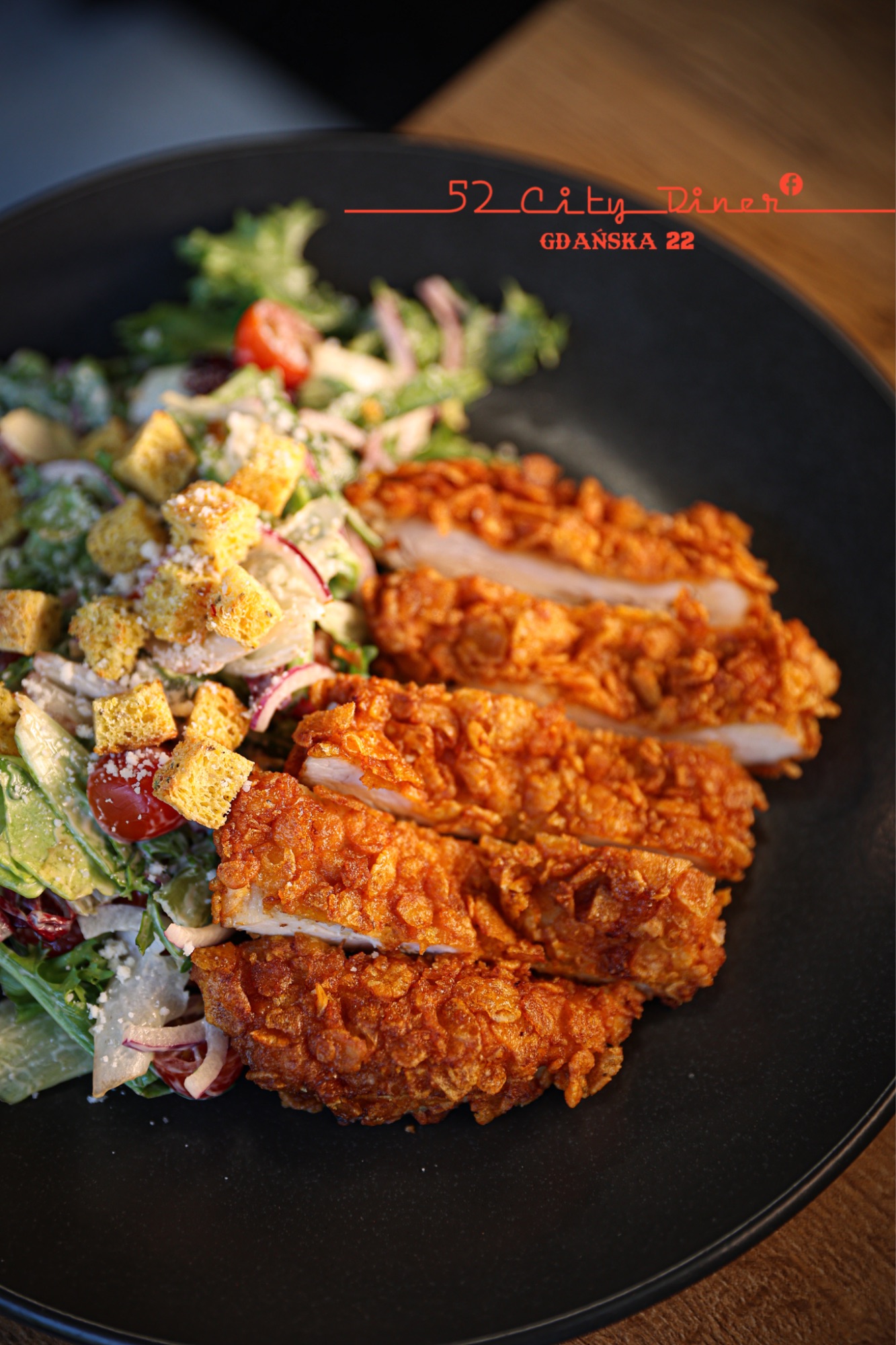 Sałatka Cezar panierowany kurczak 