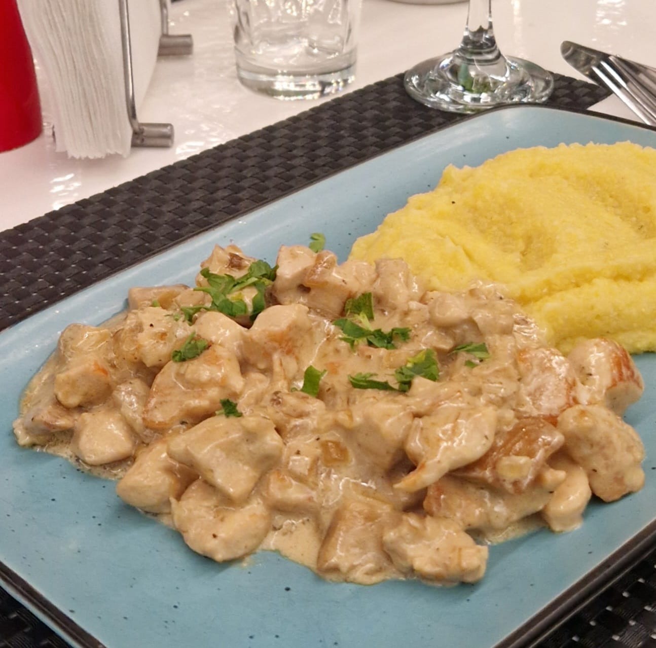 Ciulama de pasăre cu hribi