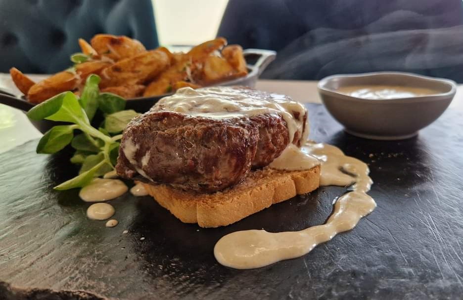 Mușchi de vită cu sos gorgonzola