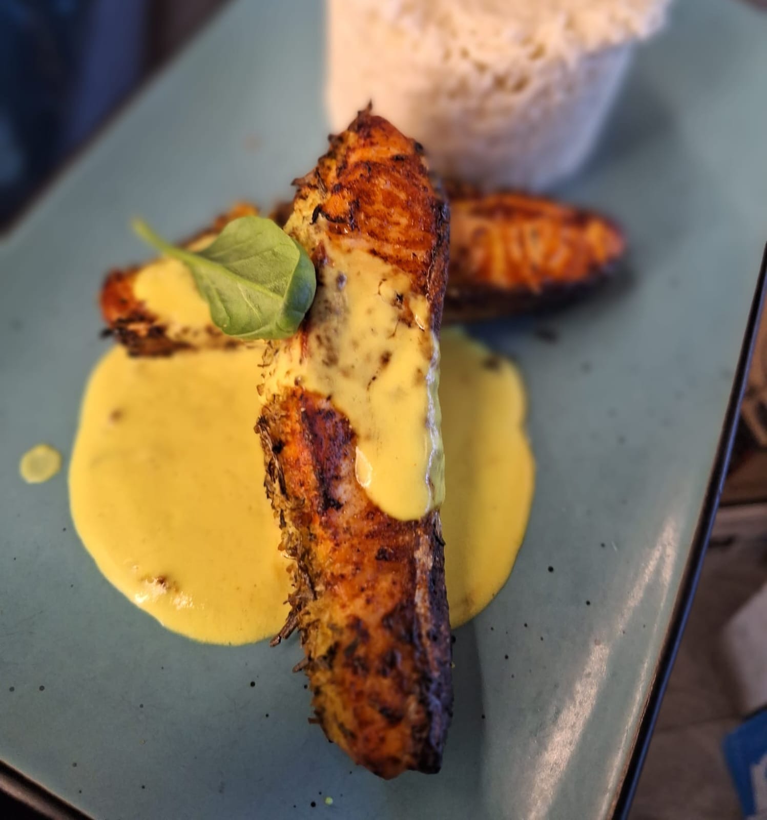 File de somon în crustă de ierburi