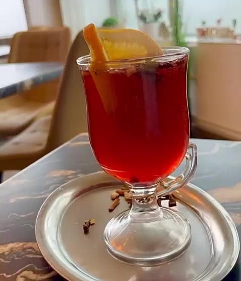 Băutură caldă servită la Aroma Pizzerie și Cafenea