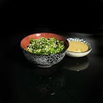 Salatka goma wakame z sosem orzechowym 200 g
