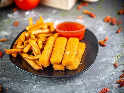 Fish fingers de somon, fries and sauce