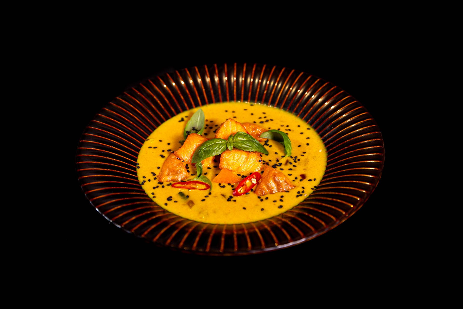 Żółte curry z łososiem