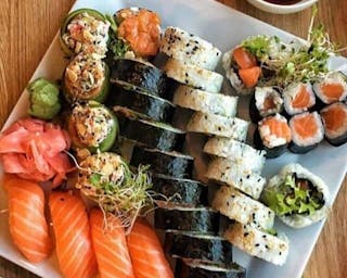 Raw Salmon Sushi Set 
