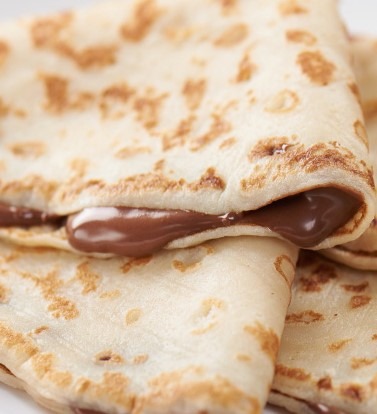 Clatite cu ciocolata 2 buc  ( 100 gr) - (faina, ou, lapte, sare, crema ciocolata , ulei ) 