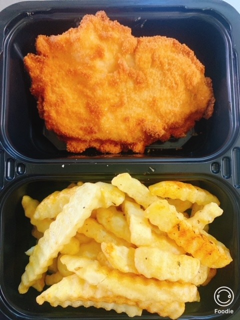 Snitel de pui  pane cu cartofi prajiti si salata de varza 100/200/150 	