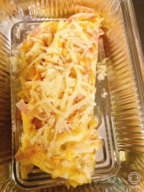 Omleta cu sunca praga si cascaval  100 gr	