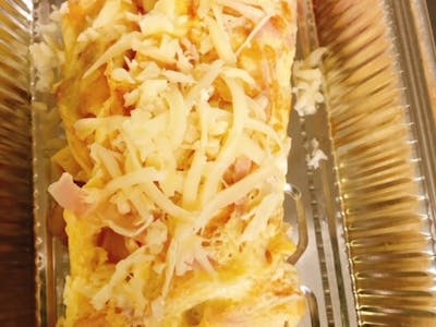 Omleta cu sunca praga si cascaval  100 gr