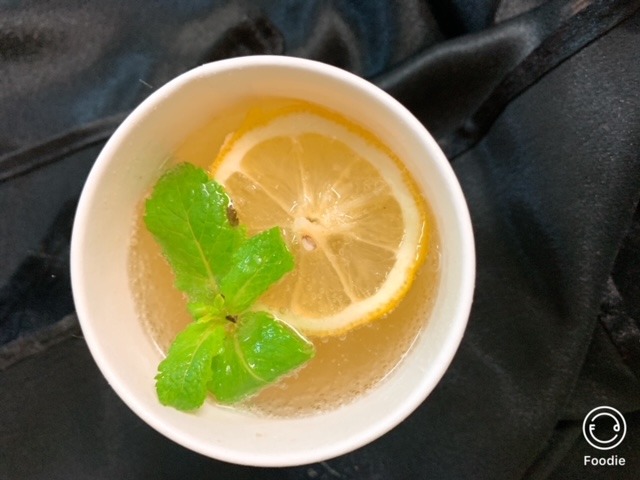 Limonada de casa cu miere si menta  250 ml	