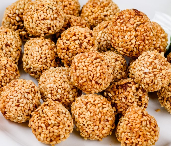 APERITIVE  /pret pe 500 gr   Chiftelute de pui cu susan 							