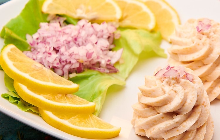 SALATE APERITIV /caserola 250 gr   Salata de casa icre crap cu/fara ceapa 		