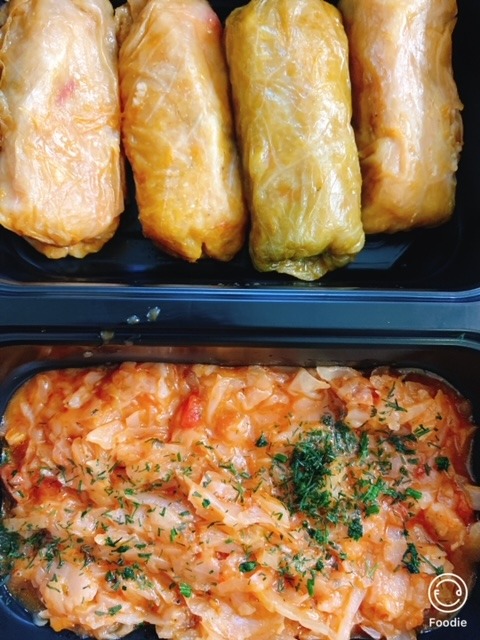 Meniu 3  :  Ciorba de legume 400 gr ,   sarmale de post cu varza calita 100/200 gr , chifla 50 gr