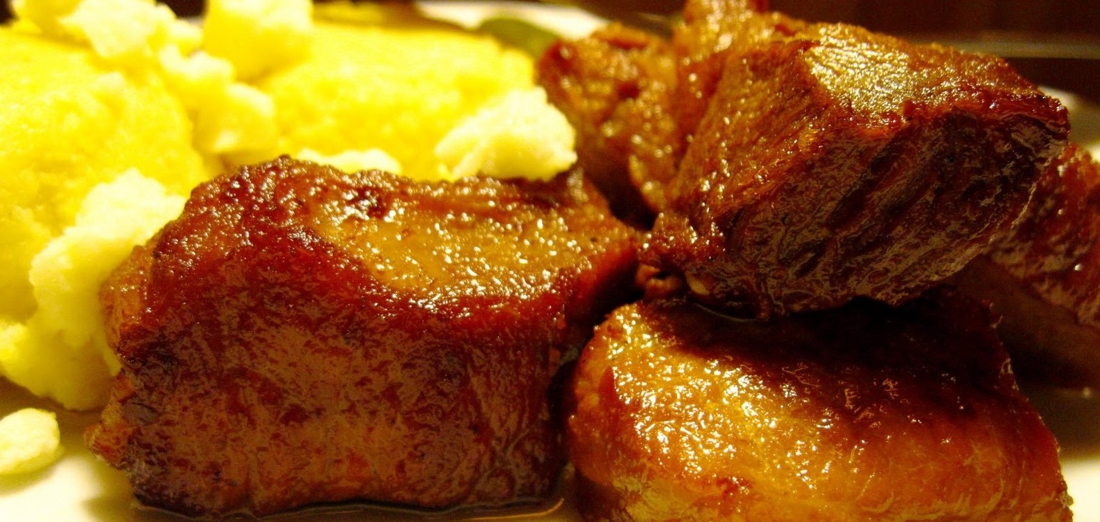 MANCARE GATITA  Pomana porcului cu mamaliguta si mujdei ( 5 portii ) 					-