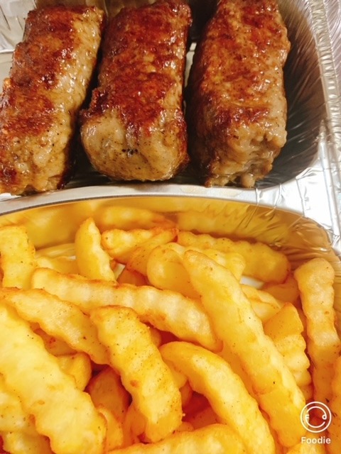 Mititei la gratar ( 4 buc ) cu cartofi prajiti si smustar  100/200/20