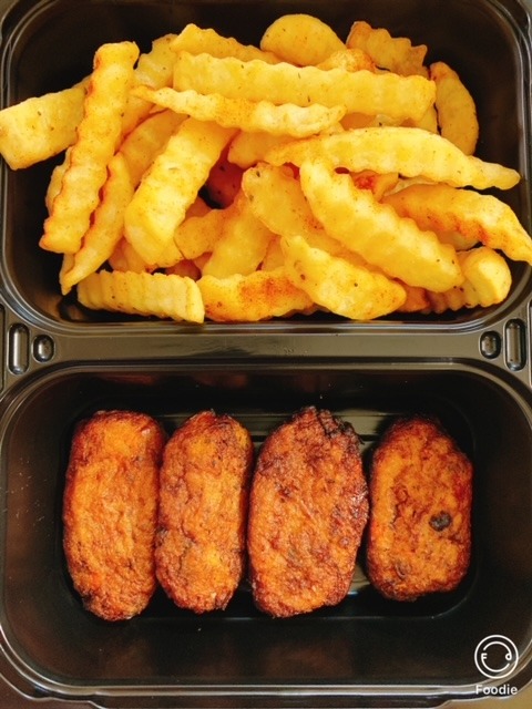 Meniul  2 - POST  :  Ciorba de legume 400 gr,  chiftelute de legume  cu cartofi prajiti 100/200 gr, chifla 50 gr