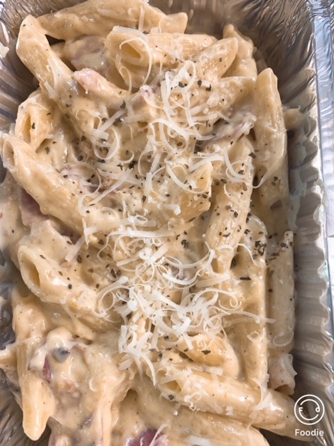Paste Carbonara 450 gr 	- (paste, bacon, smantana, ou, ulei, parmesan,  sare, piper, ulei ) 