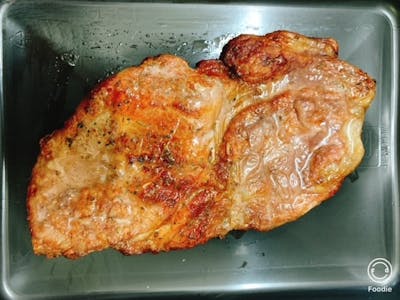 Ceafa de porc la gratar cu cartofi prajiti si salata de varza 100/200/150