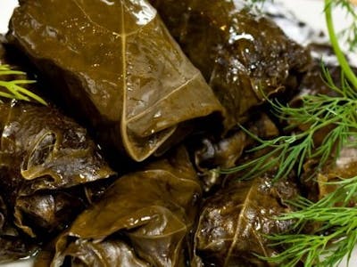 MANCARE GATITA  Sarmalute in foi de vita ( 5 portii )