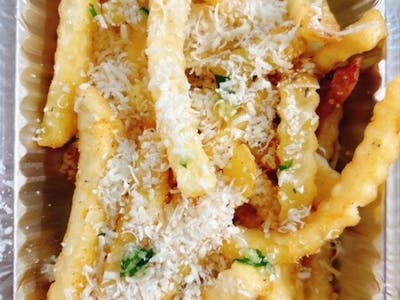 Cartofi prajiti ulei infuzat cu usturoi cu patrunjel si parmesan  250 gr