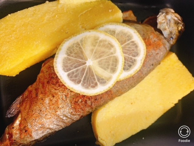 Pastrav la cuptor cu mamaliguta si sos de usturoi  200/200/50 