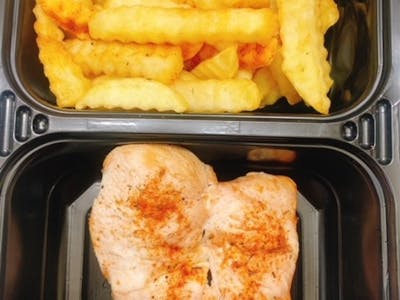 Piept de pui  la gratar cu cartofi prajiti si salata de varza 100/200/150