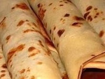 Clatite cu dulceata 2 buc  ( 100 gr)	 - (faina, ou, lapte, sare, dulceata , ulei )