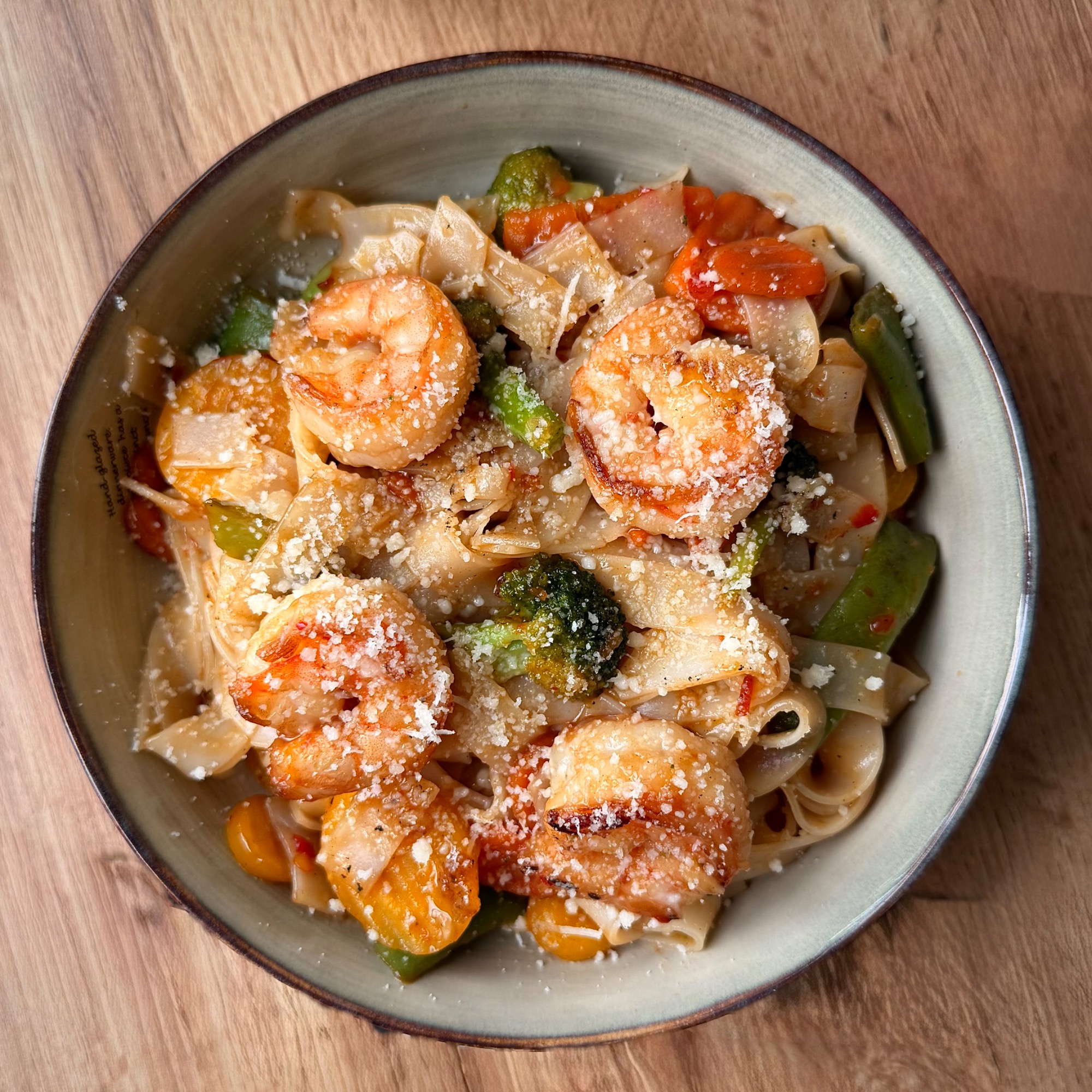 Makaron ryżowy z krewetkami