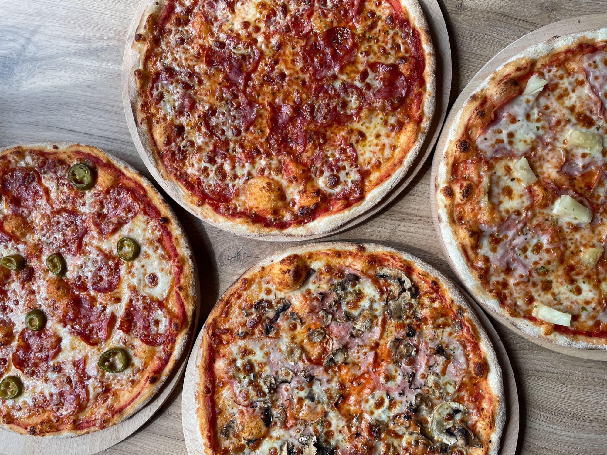 Cztery dowolne pizze 40 cm z menu 